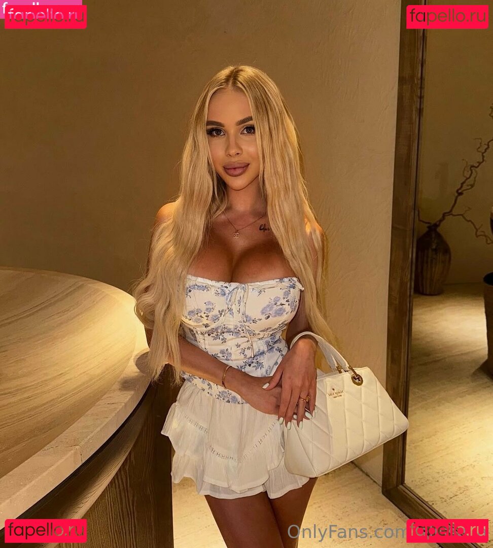 elissa_a / elissazkh Onlyfans Photo Gallery 