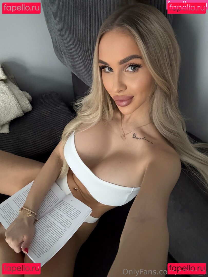 elissa_a / elissazkh Onlyfans Photo Gallery 