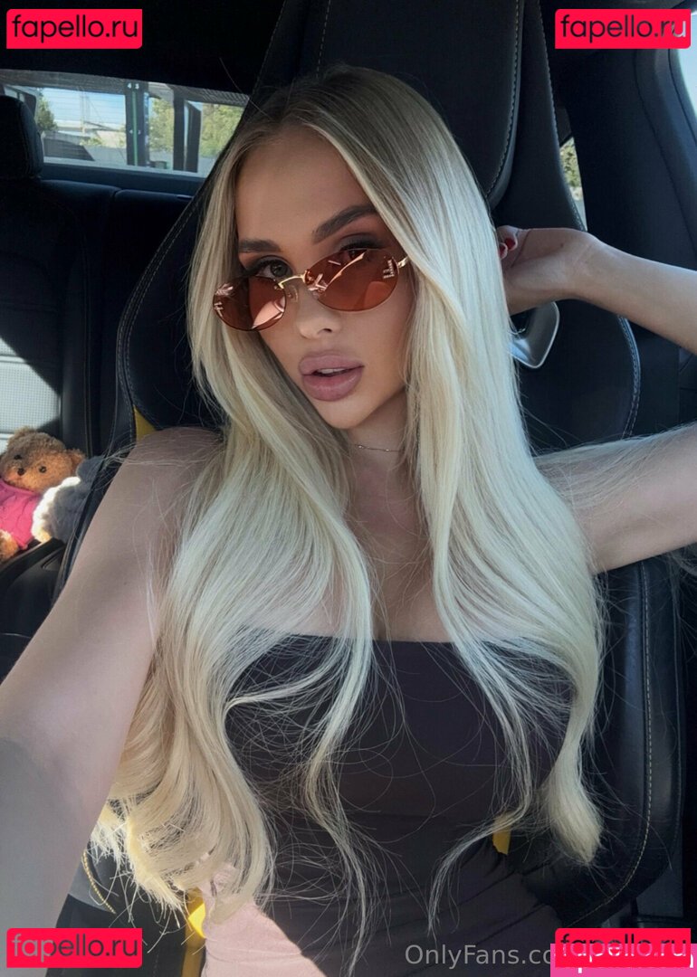 elissa_a / elissazkh Onlyfans Photo Gallery 