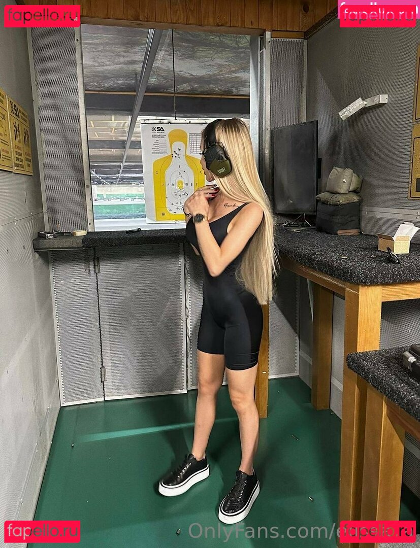 elissa_a / elissazkh Onlyfans Photo Gallery 