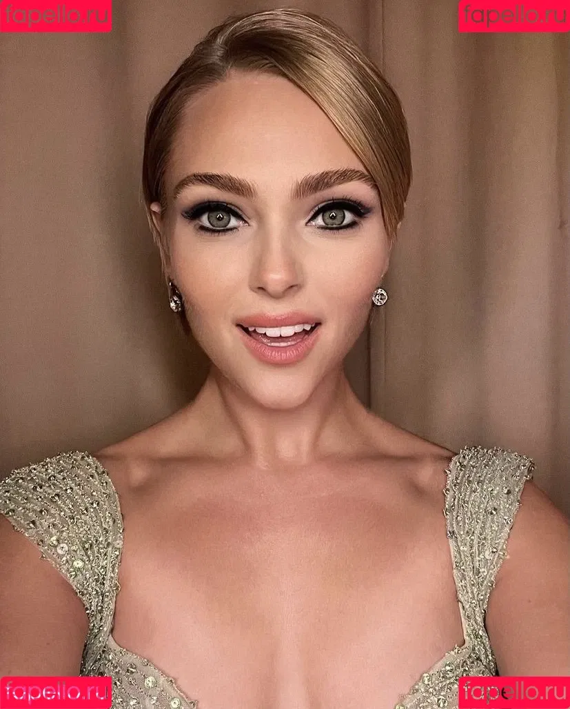 AnnaSophia Robb Onlyfans Photo Gallery 