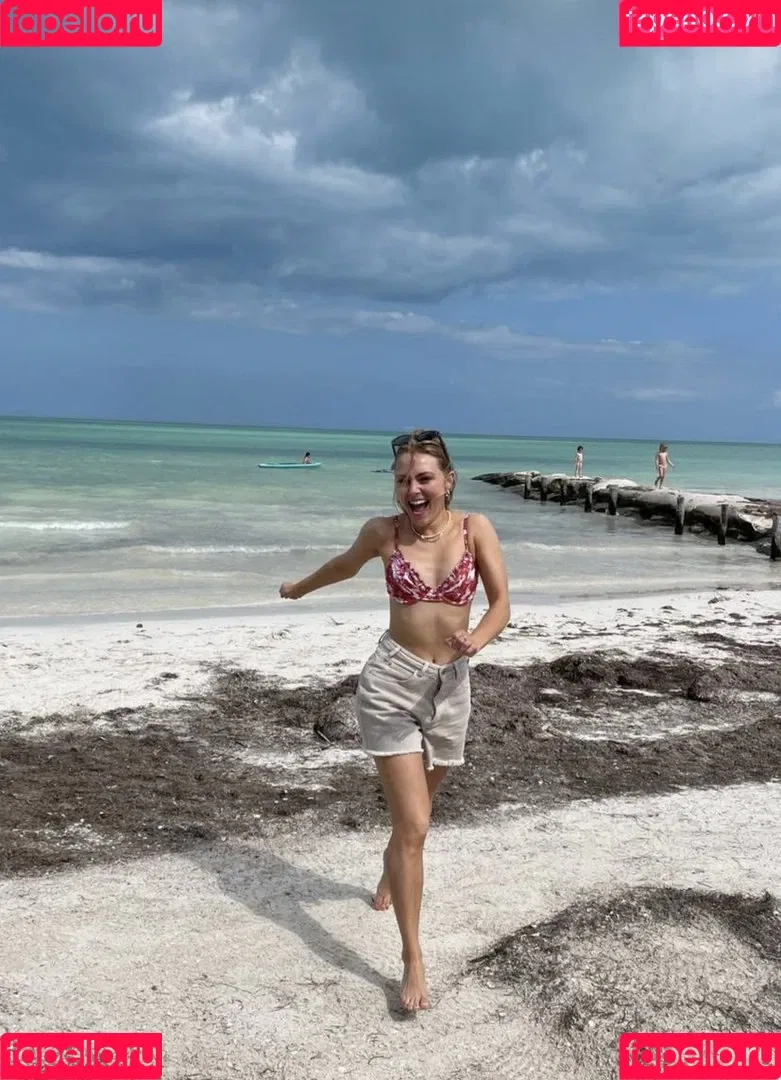 AnnaSophia Robb Onlyfans Photo Gallery 