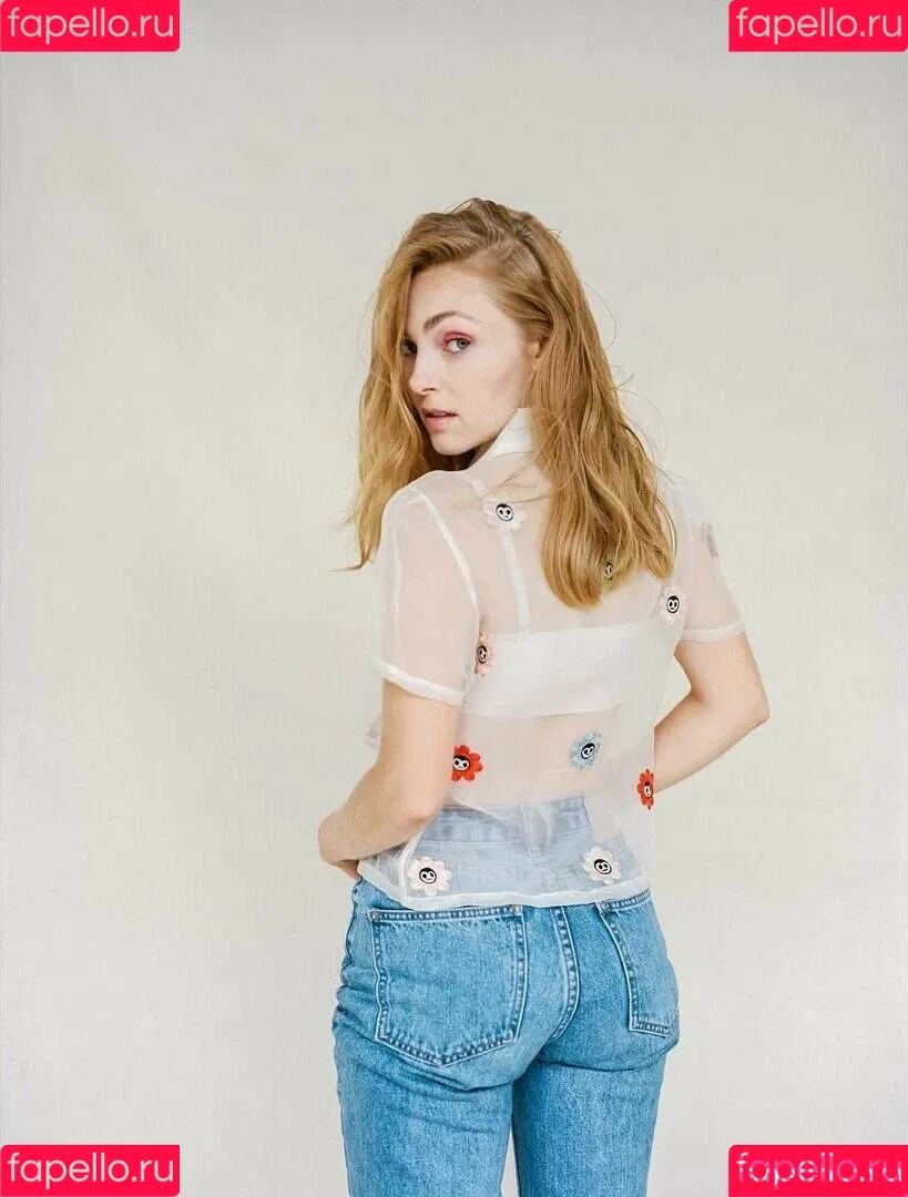 AnnaSophia Robb Onlyfans Photo Gallery 