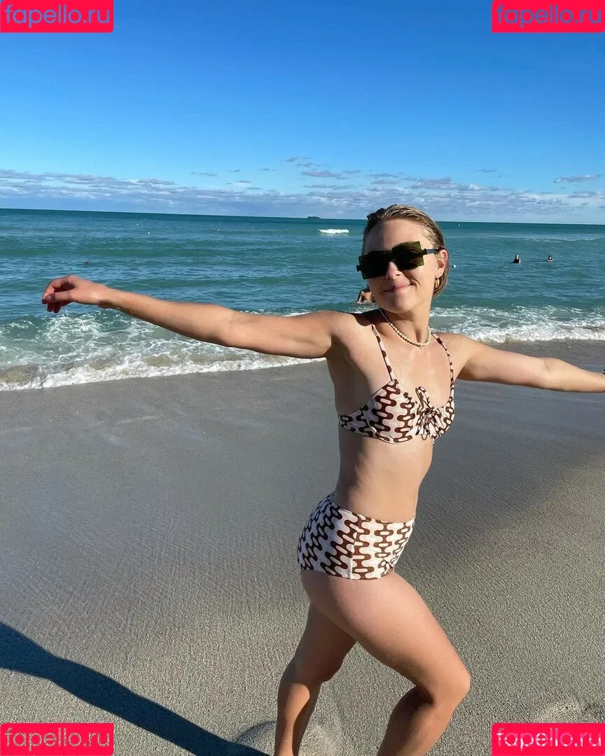 AnnaSophia Robb Onlyfans Photo Gallery 