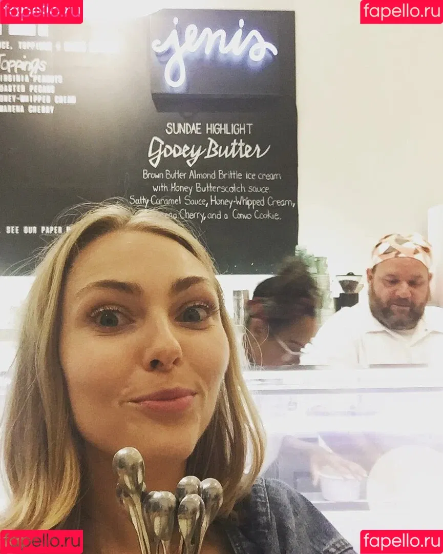 AnnaSophia Robb Onlyfans Photo Gallery 