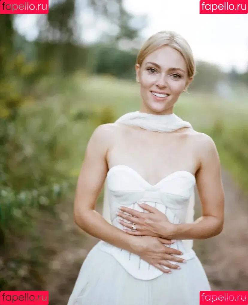 AnnaSophia Robb Onlyfans Photo Gallery 