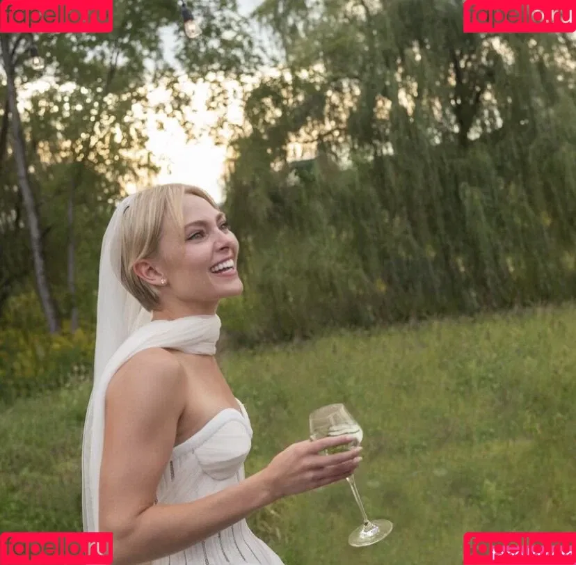 AnnaSophia Robb Onlyfans Photo Gallery 
