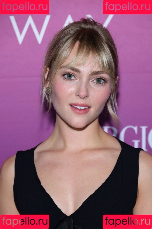 AnnaSophia Robb Onlyfans Photo Gallery 