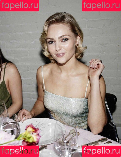 AnnaSophia Robb Onlyfans Photo Gallery 