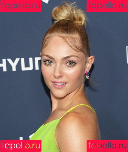 AnnaSophia Robb Onlyfans Photo Gallery 