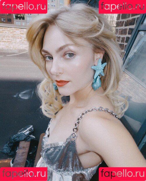 AnnaSophia Robb Onlyfans Photo Gallery 