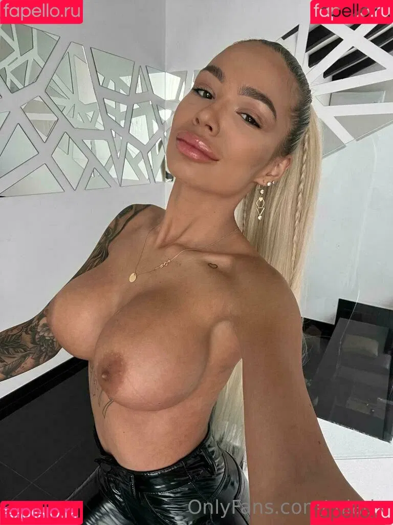 miadx Onlyfans Photo Gallery 