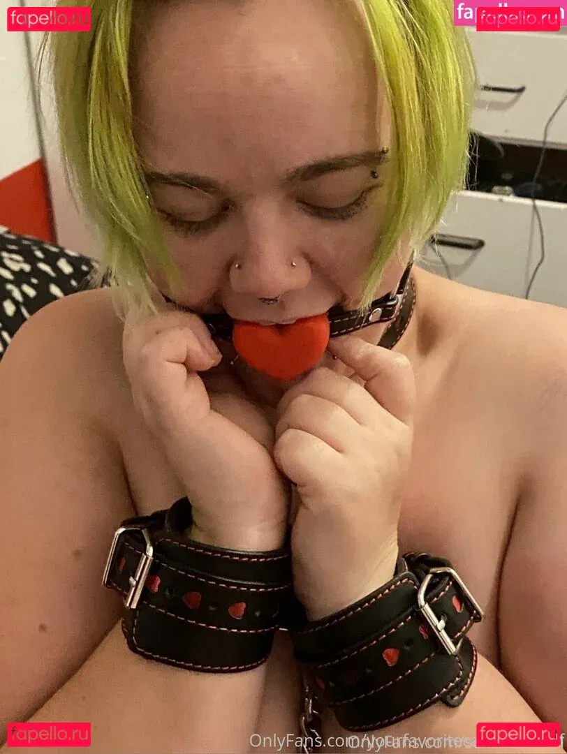 yourfavoritecanadianmilf Onlyfans Photo Gallery 