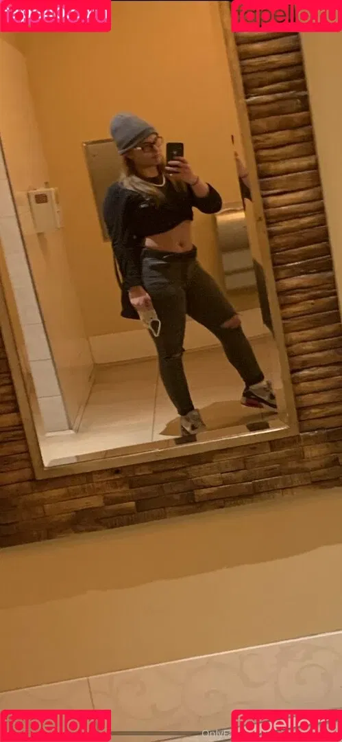 trophygirlfriendk Onlyfans Photo Gallery 
