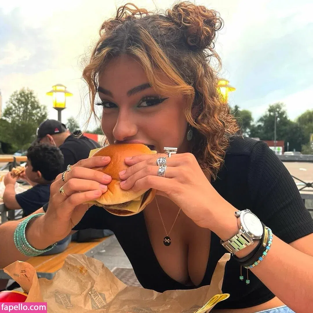 Emmy Tifrit Onlyfans Photo Gallery 