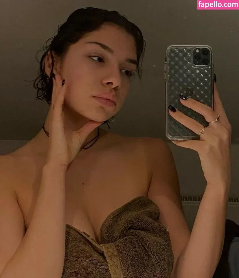 Emmy Tifrit Onlyfans Photo Gallery 