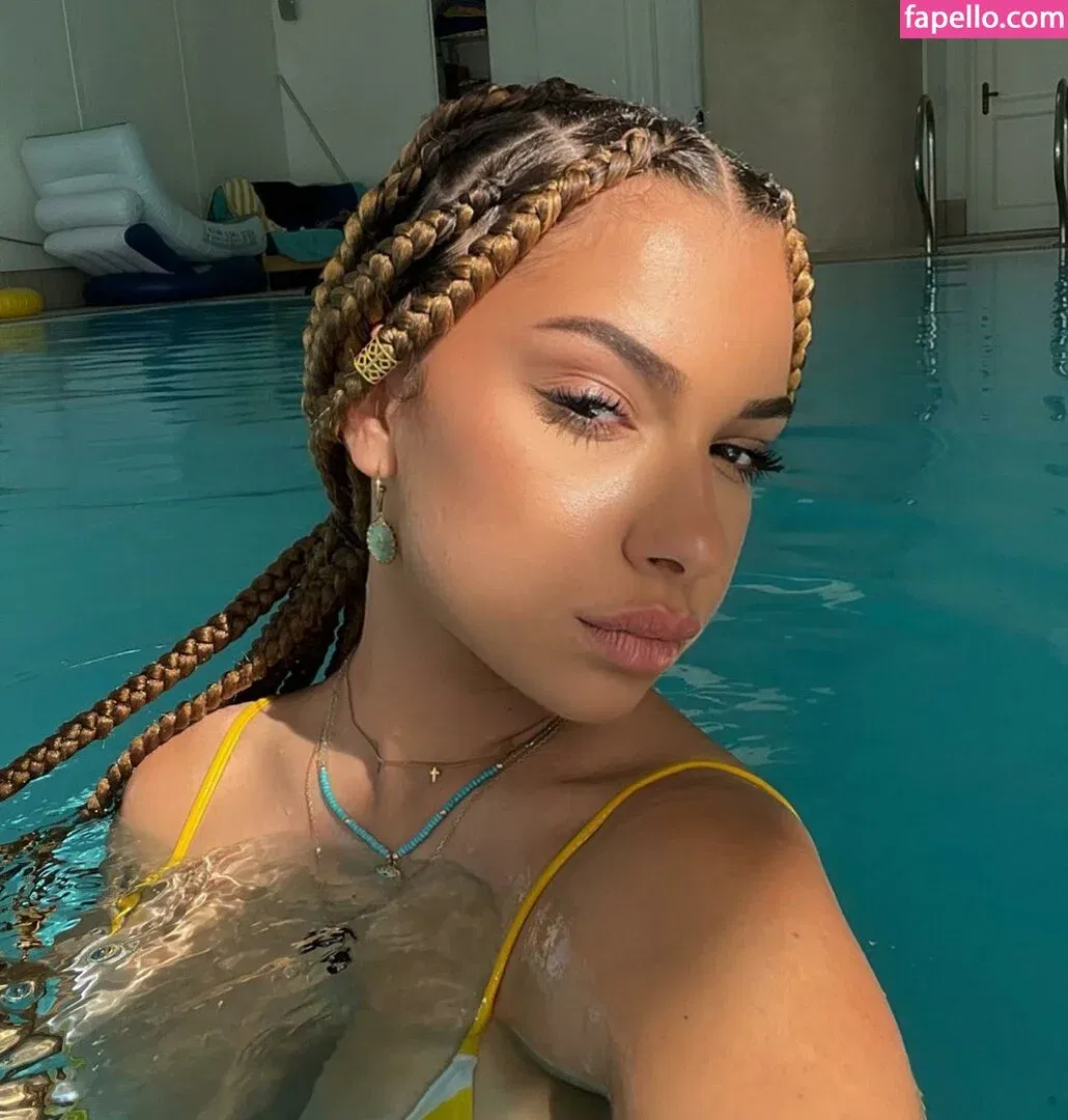 Emmy Tifrit Onlyfans Photo Gallery 