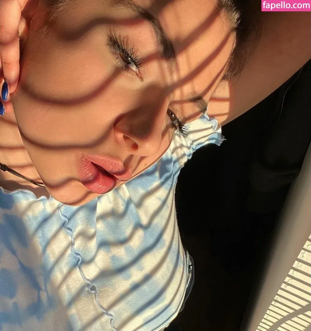 Emmy Tifrit Onlyfans Photo Gallery 