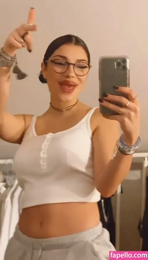 Emmy Tifrit Onlyfans Photo Gallery 