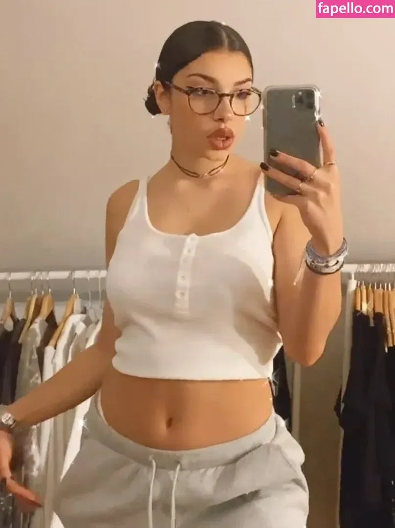 Emmy Tifrit Onlyfans Photo Gallery 