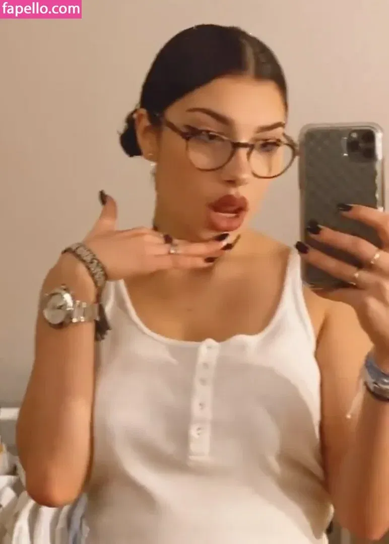 Emmy Tifrit Onlyfans Photo Gallery 