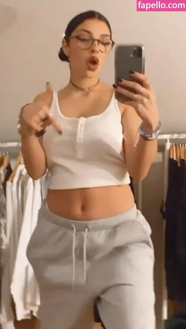 Emmy Tifrit Onlyfans Photo Gallery 