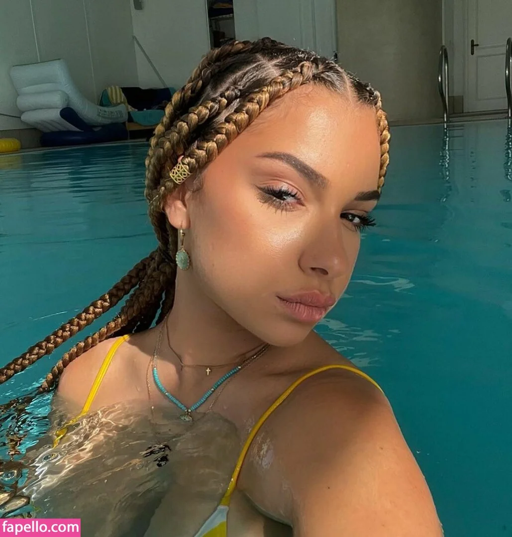 Emmy Tifrit Onlyfans Photo Gallery 