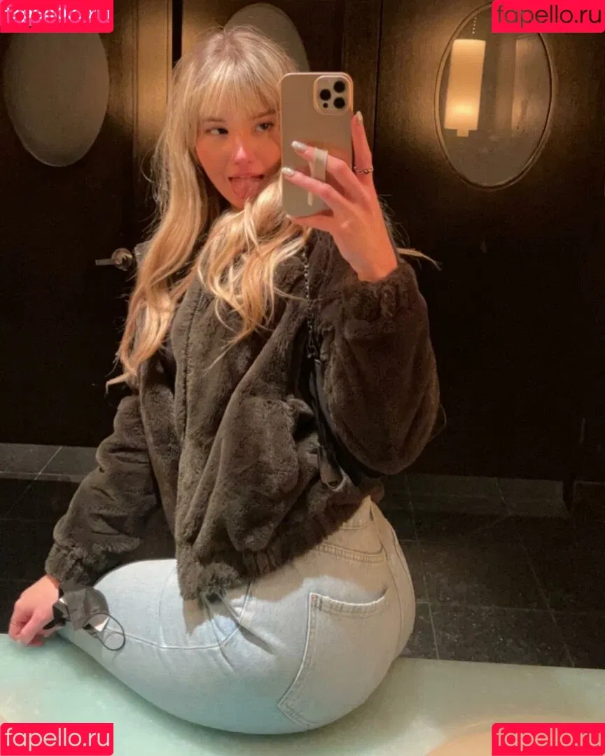 CyberAlina Onlyfans Photo Gallery 