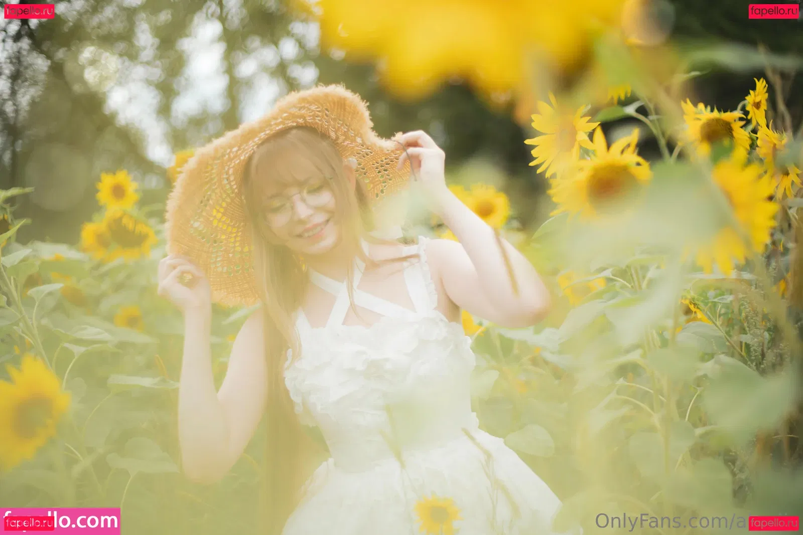 Akariia Cosplay Onlyfans Photo Gallery 