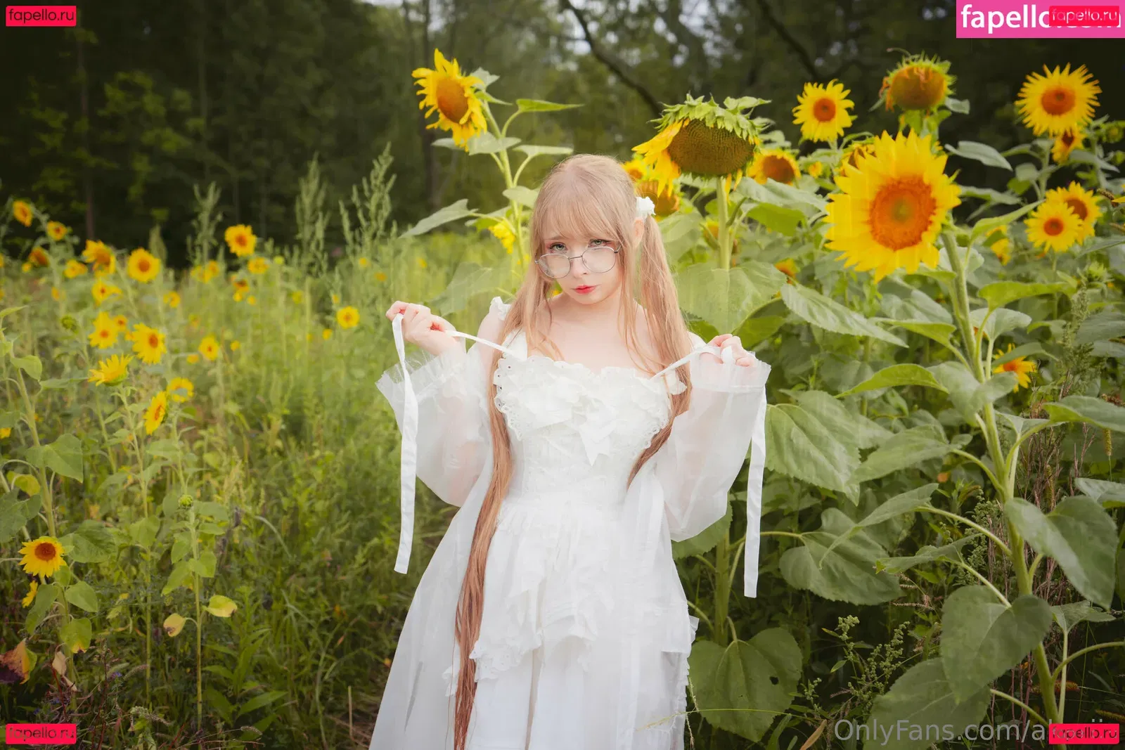 Akariia Cosplay Onlyfans Photo Gallery 