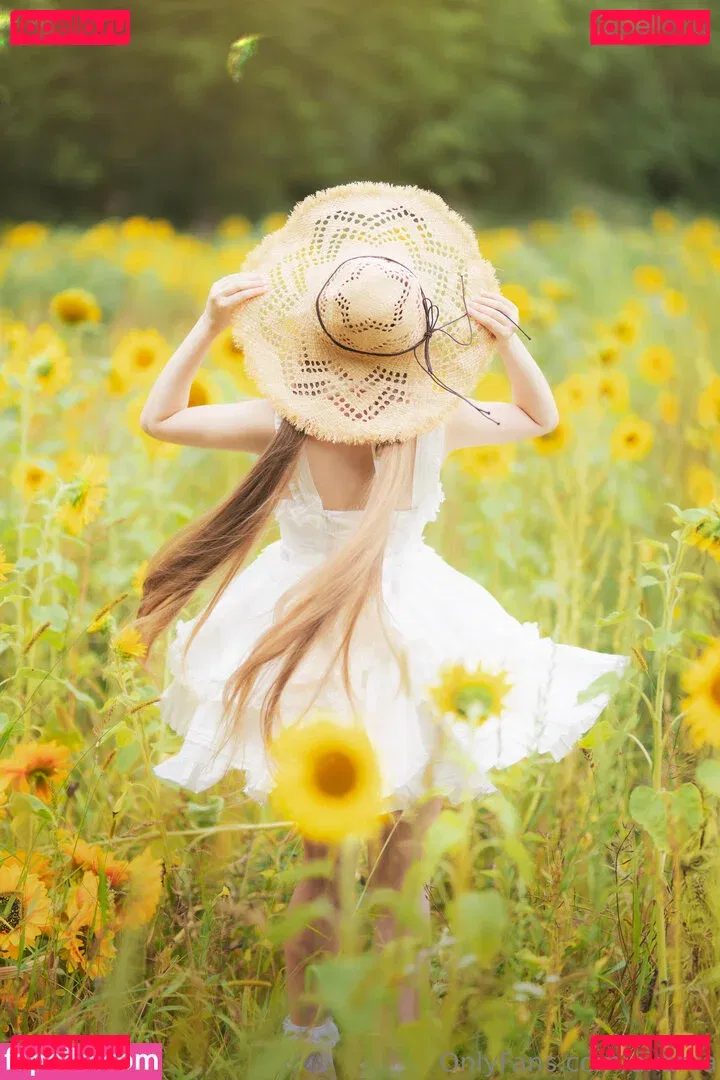 Akariia Cosplay Onlyfans Photo Gallery 