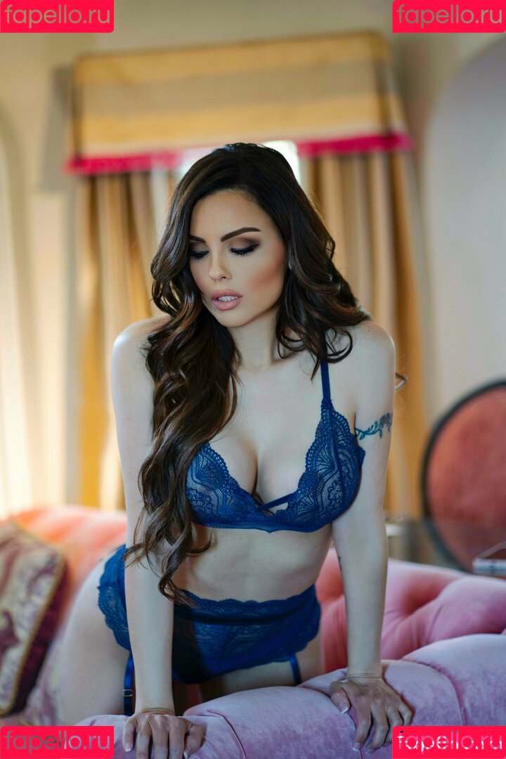 Krystle Lina Onlyfans Photo Gallery 