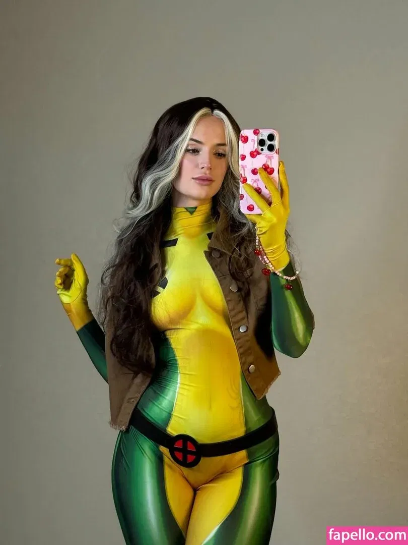 KhaleesiBB Onlyfans Photo Gallery 