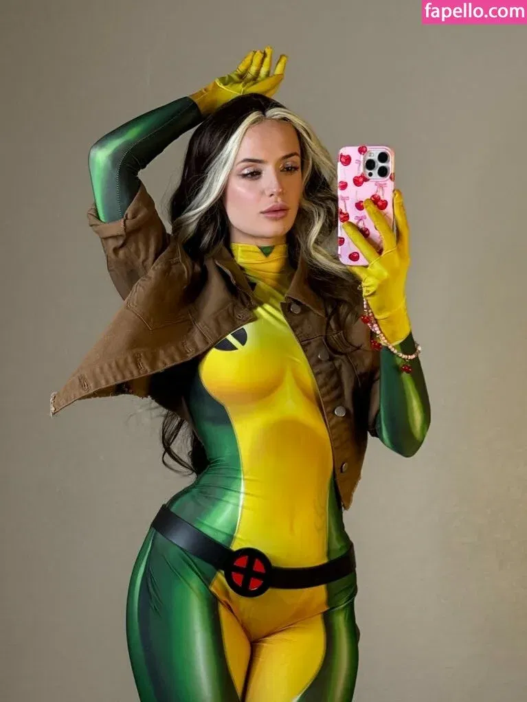 KhaleesiBB Onlyfans Photo Gallery 