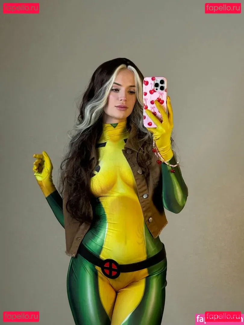 KhaleesiBB Onlyfans Photo Gallery 