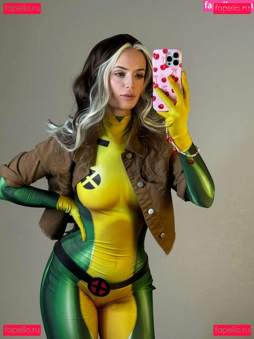 KhaleesiBB Onlyfans Photo Gallery 