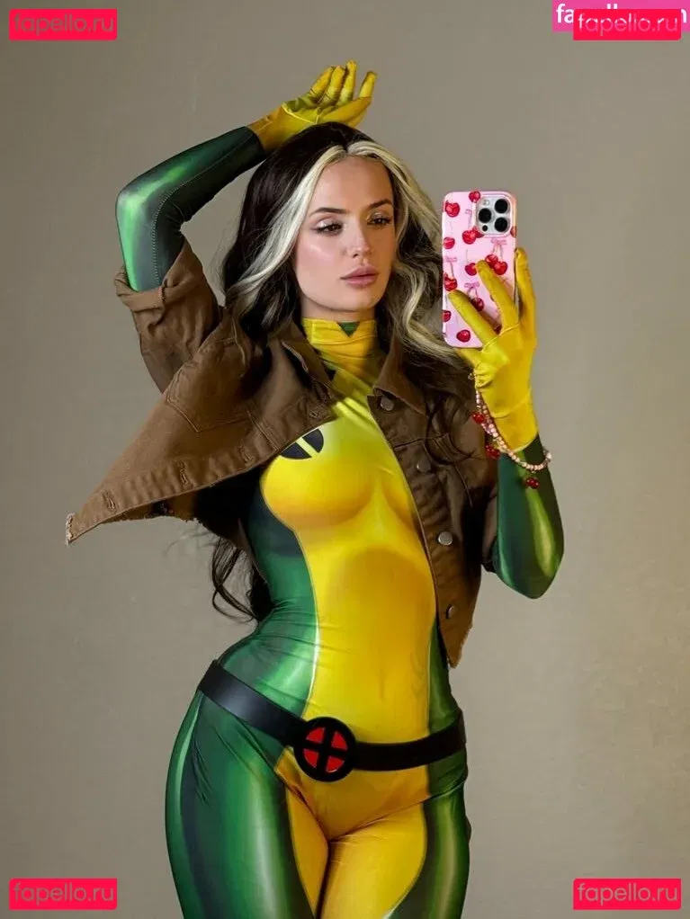 KhaleesiBB Onlyfans Photo Gallery 