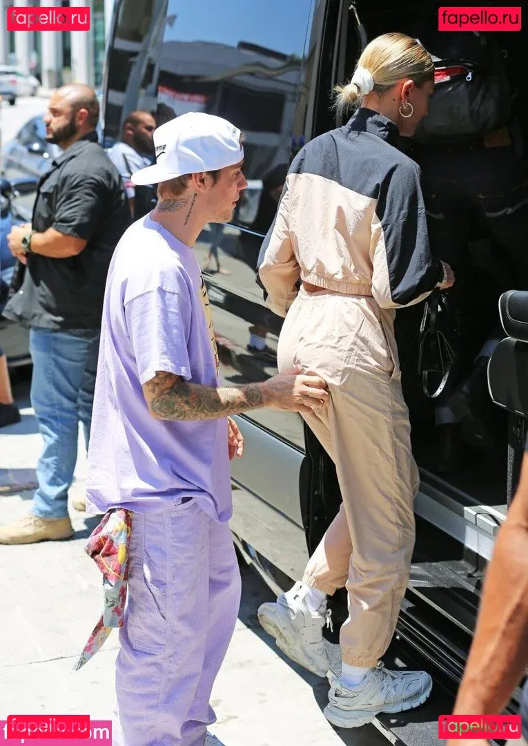 Hailey Baldwin Bieber Onlyfans Photo Gallery 