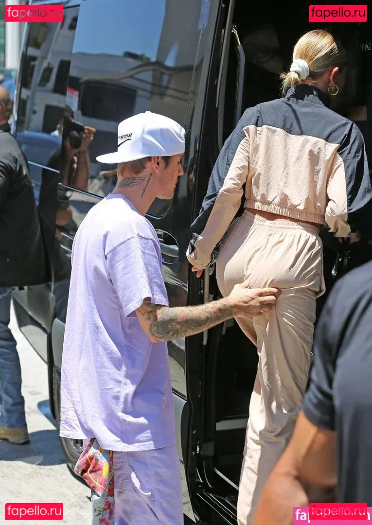 Hailey Baldwin Bieber Onlyfans Photo Gallery 