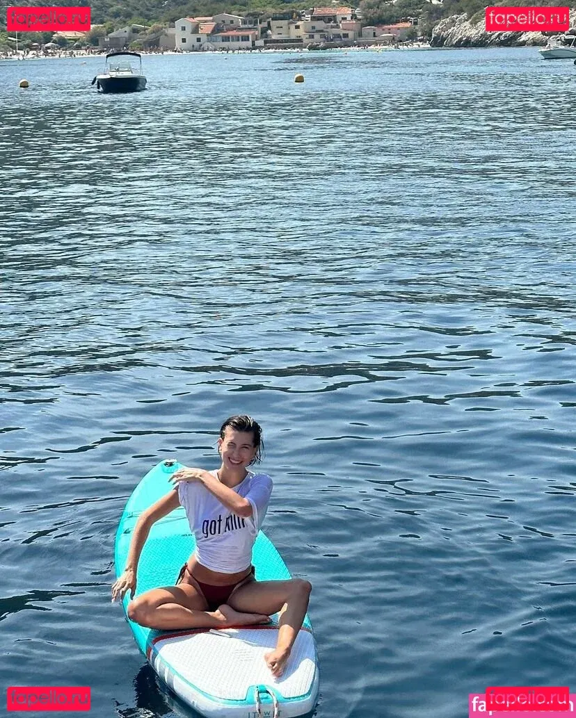 Hailey Baldwin Bieber Onlyfans Photo Gallery 