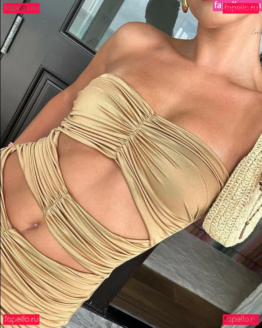 Hailey Baldwin Bieber Onlyfans Photo Gallery 