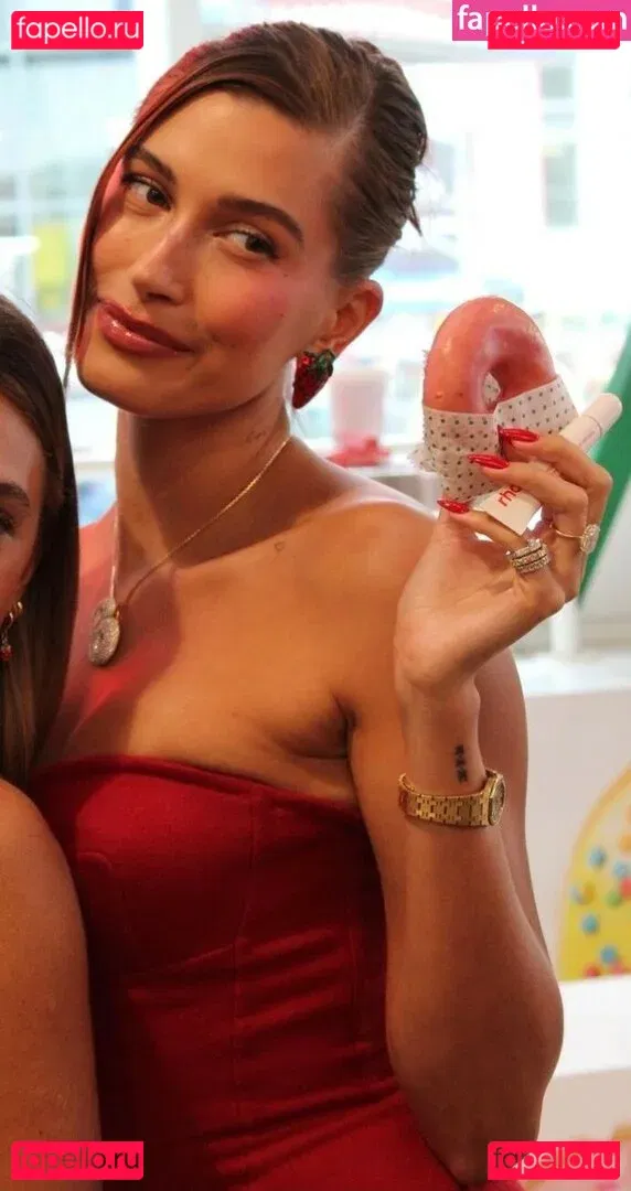 Hailey Baldwin Bieber Onlyfans Photo Gallery 