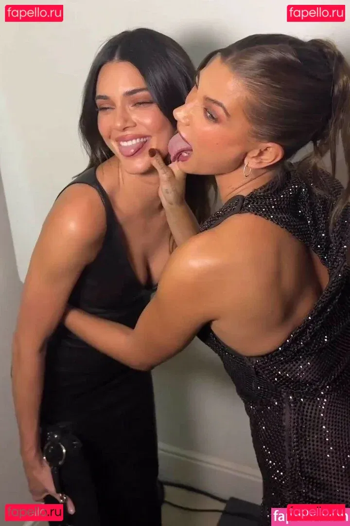 Hailey Baldwin Bieber Onlyfans Photo Gallery 