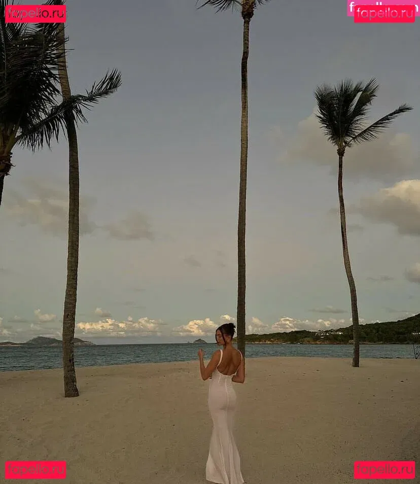 Hailey Baldwin Bieber Onlyfans Photo Gallery 