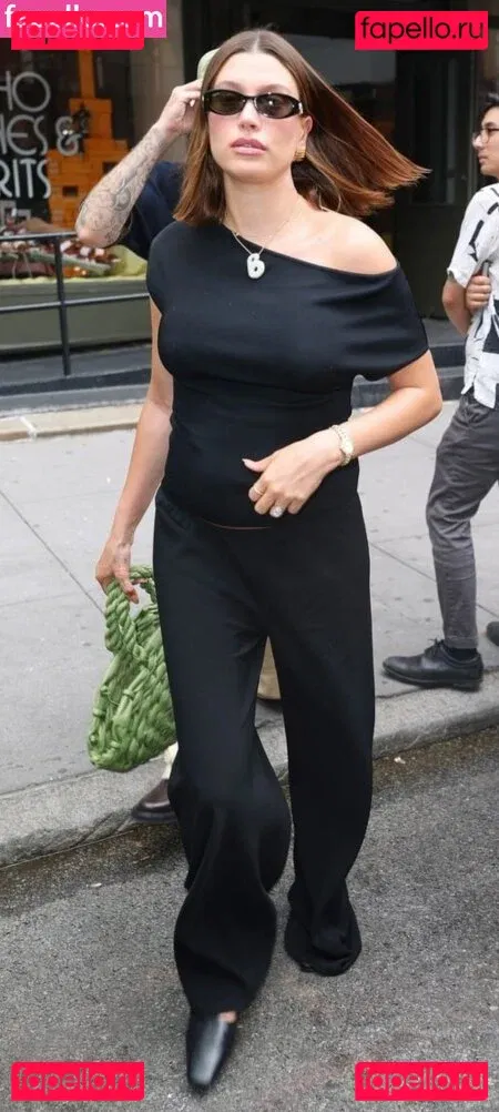 Hailey Baldwin Bieber Onlyfans Photo Gallery 