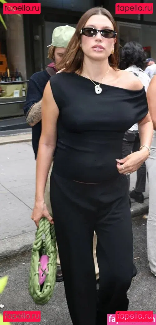 Hailey Baldwin Bieber Onlyfans Photo Gallery 