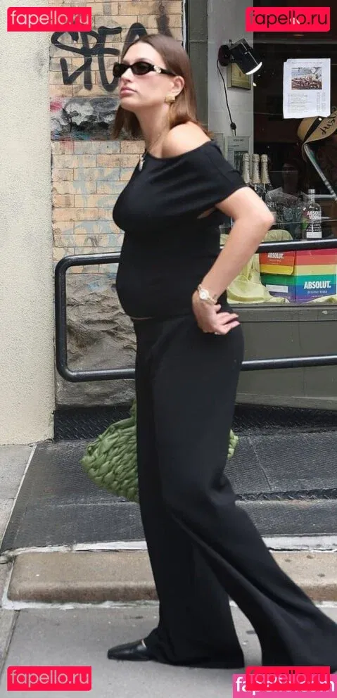 Hailey Baldwin Bieber Onlyfans Photo Gallery 