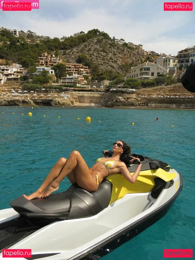 Hailey Baldwin Bieber Onlyfans Photo Gallery 