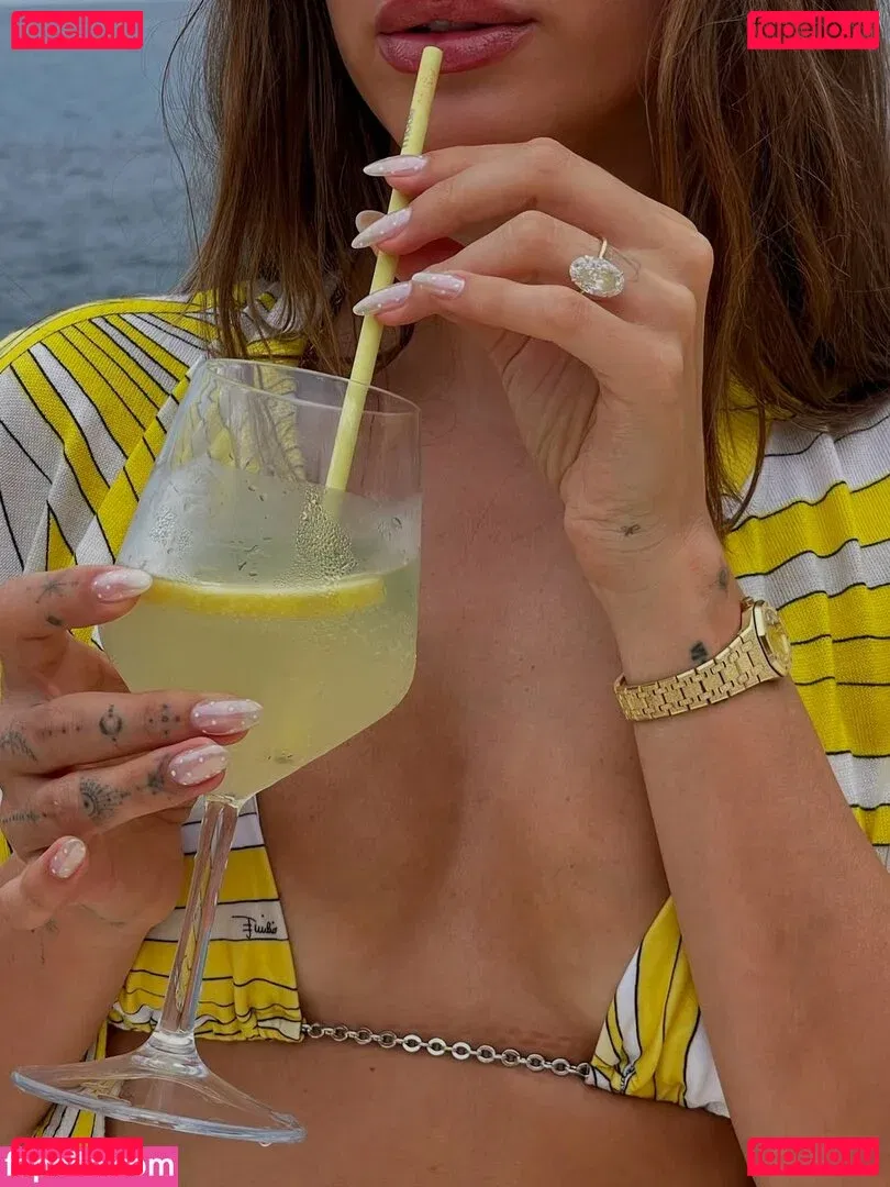 Hailey Baldwin Bieber Onlyfans Photo Gallery 