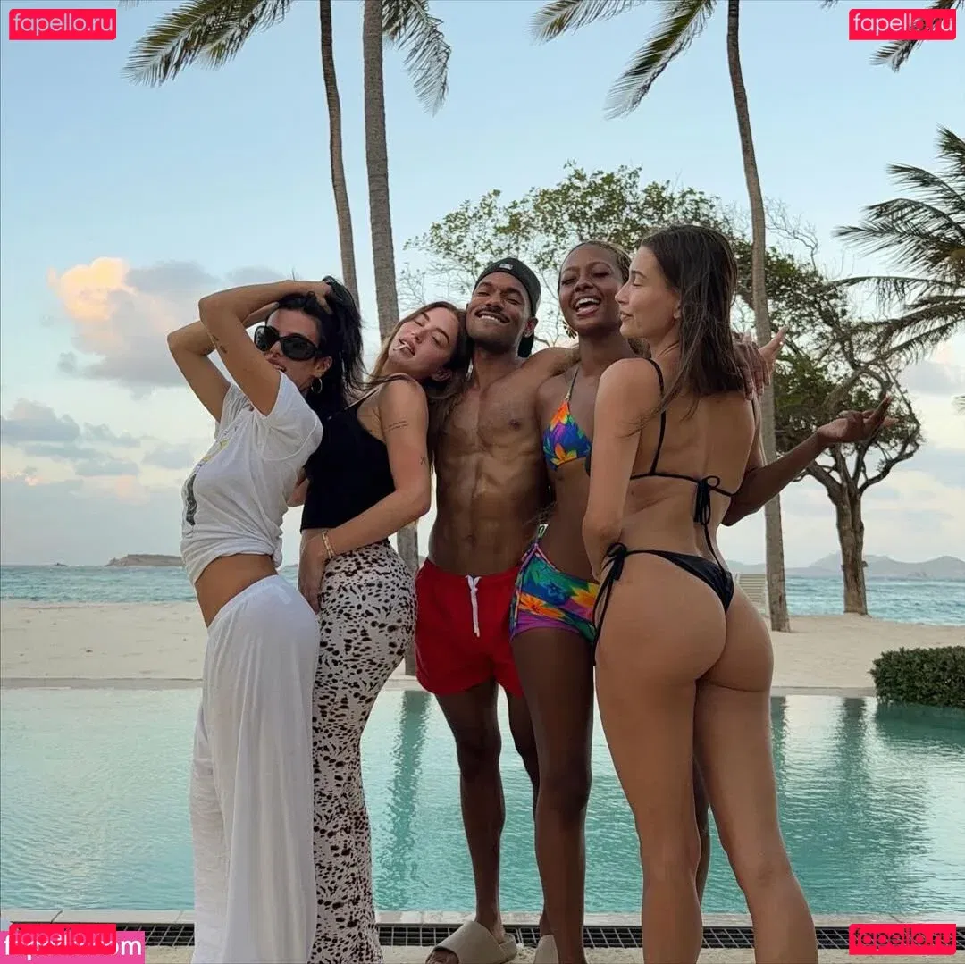 Hailey Baldwin Bieber Onlyfans Photo Gallery 